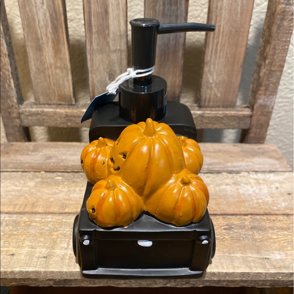 Halloween Pumpkin Truck Soap Dispenser, Halloween Lotion Pump, Farmhouse Truck - Picture 15 of 16